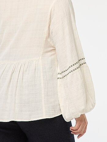 Blusa ricamata a maniche lunghe