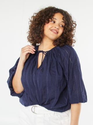 Blusa ricamata con maniche 3/4