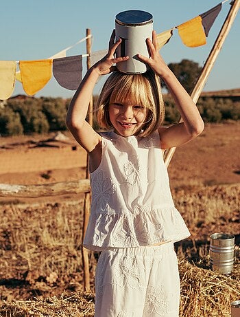 Blusa senza maniche con ricami floreali