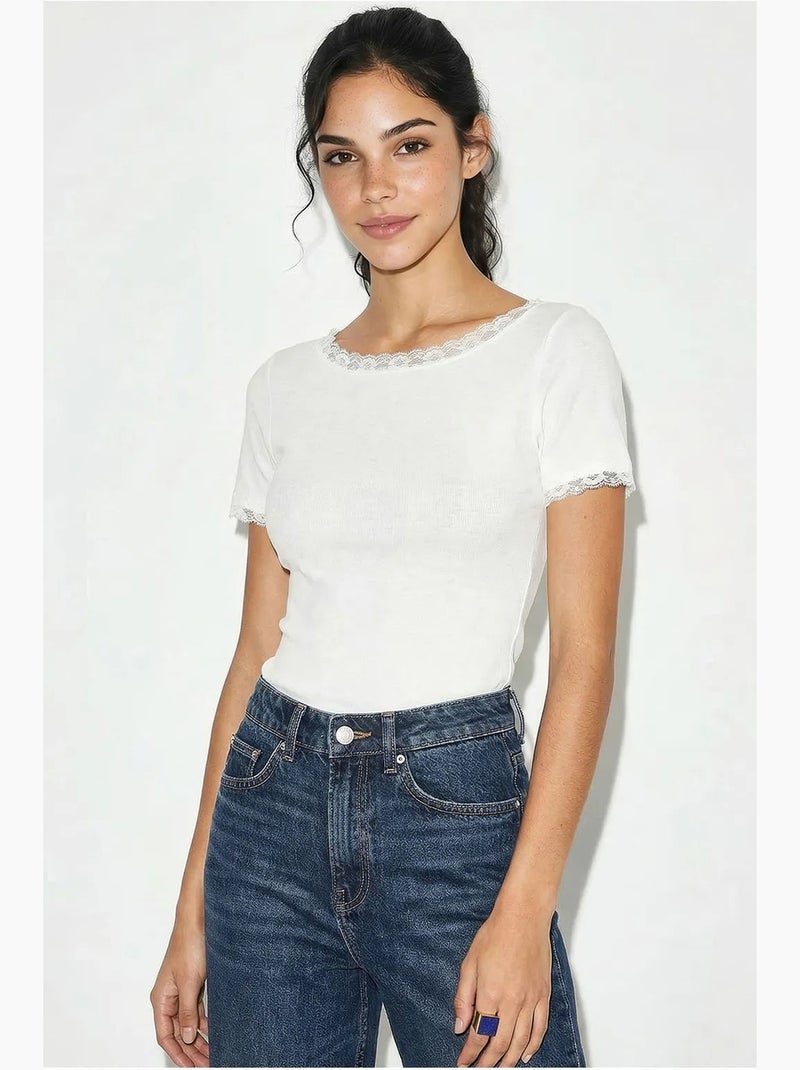 Blusa slim fit con scollo a barca in pizzo lucci Bianco - Kiabi