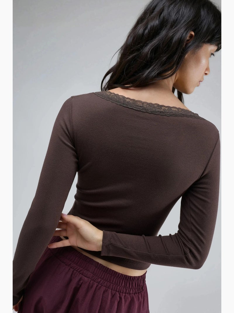 Blusa slim fit con scollo a v e dettaglio in pizzo busem Marrone scuro - Kiabi