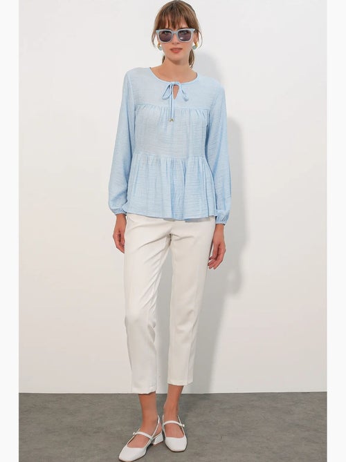 Blusa testurizzata nodo davanti bdart - Kiabi Blusa testurizzata nodo davanti bdart - Kiabi