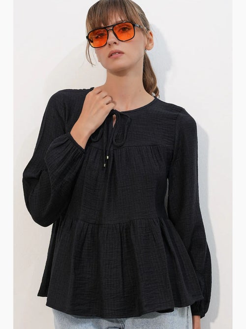 Blusa testurizzata nodo davanti bdart - Kiabi Blusa testurizzata nodo davanti bdart - Kiabi