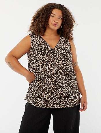 Blusa tinta unita con cucitura fantasia sul collo