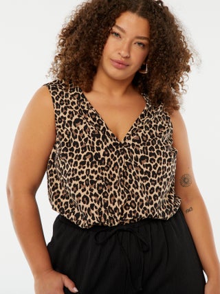 Blusa tinta unita con cucitura fantasia sul collo