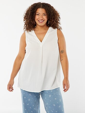 Blusa tinta unita con cucitura fantasia sul collo