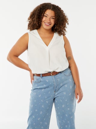 Blusa tinta unita con cucitura fantasia sul collo