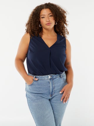 Blusa tinta unita con cucitura fantasia sul collo