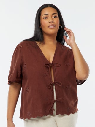 Blusa tinta unita con ricami e allacciatura con cordoncini