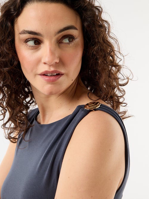 Body con scollatura profonda sulla schiena e gioiello dorato - Kiabi