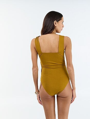 Body con scollatura profonda sulla schiena e gioiello dorato