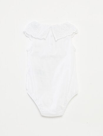 Body senza maniche con collo ampio con ricamo sangallo