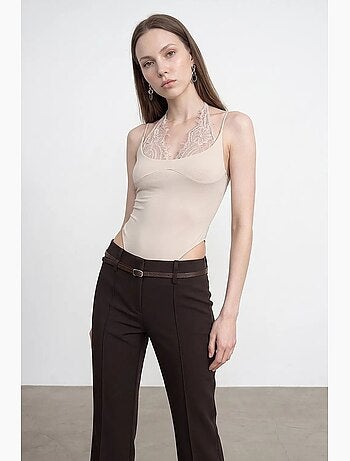 Body senza maniche con cut-out ricamati dilvin