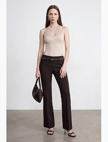 Body senza maniche con cut-out ricamati dilvin