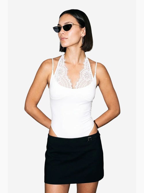 Body senza maniche con cut-out ricamati dilvin - Kiabi Body senza maniche con cut-out ricamati dilvin - Kiabi