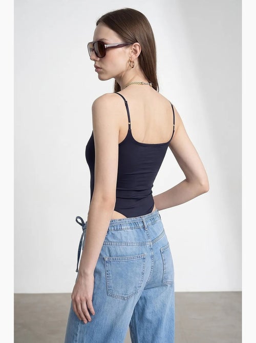 Body senza maniche in nylon con scollo quadrato dilvin - Kiabi Body senza maniche in nylon con scollo quadrato dilvin - Kiabi