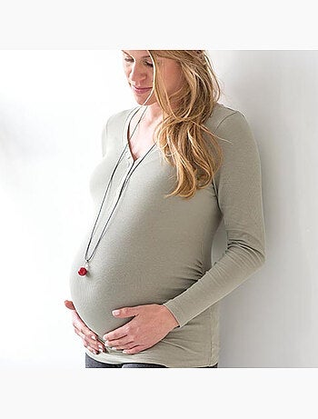 Bola di gravidanza, collana bianca con piedi dorati | Bola