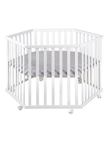 Box per neonati esagonale in legno con tappeto impermeabile + ruote – "Roba Style