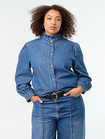 Camicetta in denim con collo alto a volant