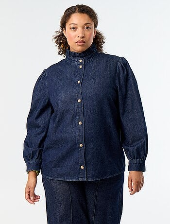 Camicetta in denim con collo alto a volant