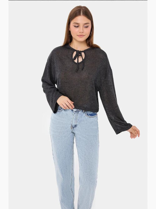 Camicetta in maglia ampia con scollo rotondo e dettaglio annodabile hiccup - Kiabi Camicetta in maglia ampia con scollo rotondo e dettaglio annodabile hiccup - Kiabi