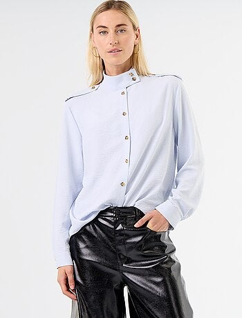 Camicia a collo alto e inserti sulle spalle