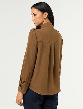 Camicia a collo alto e inserti sulle spalle