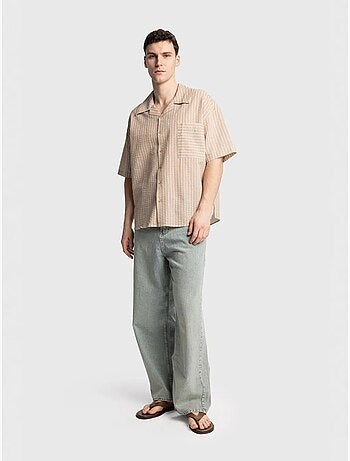 Camicia a maniche corte a righe testurizzate con taschino giesto