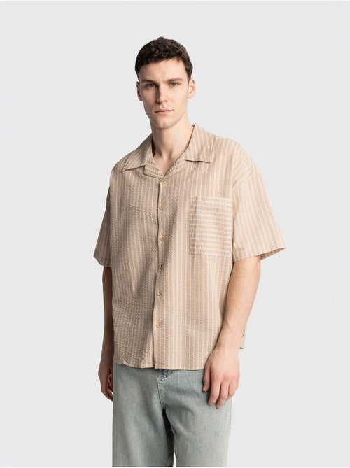Camicia a maniche corte a righe testurizzate con taschino giesto - Kiabi Camicia a maniche corte a righe testurizzate con taschino giesto - Kiabi