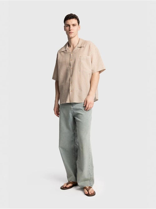 Camicia a maniche corte a righe testurizzate con taschino giesto - Kiabi Camicia a maniche corte a righe testurizzate con taschino giesto - Kiabi