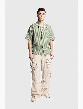 Camicia a maniche corte a righe testurizzate con taschino giesto