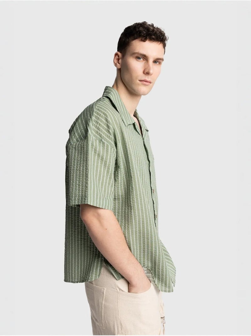 Camicia a maniche corte a righe testurizzate con taschino giesto Verde - Kiabi