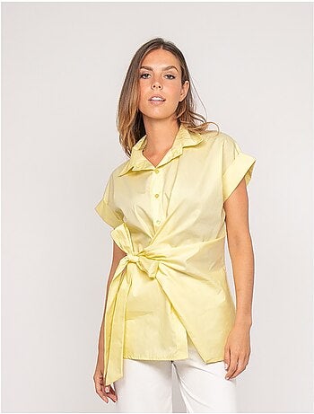 Camicia a maniche corte annodata sul lato OMERVA