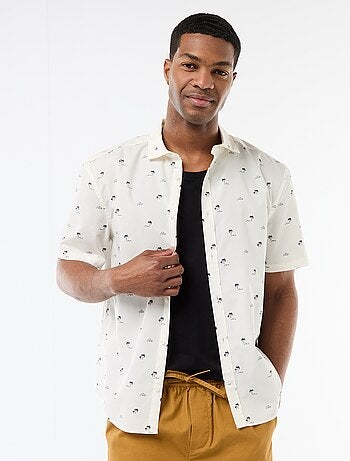 Camicia a maniche corte con apertura abbottonata