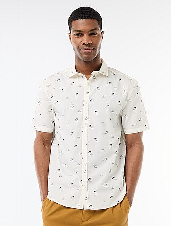 Camicia a maniche corte con apertura abbottonata