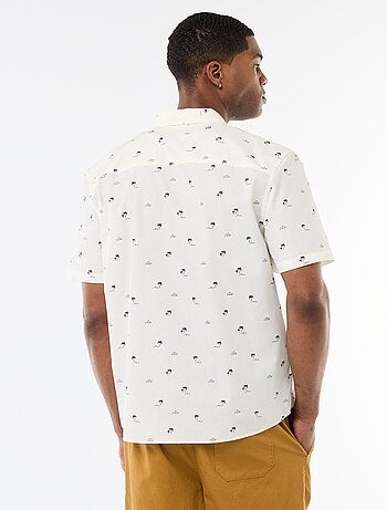 Camicia a maniche corte con apertura abbottonata