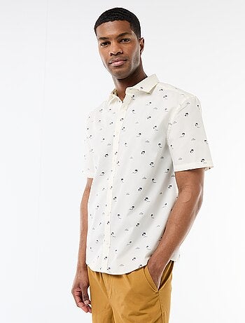 Camicia a maniche corte con apertura abbottonata