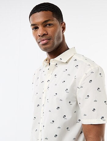 Camicia a maniche corte con apertura abbottonata