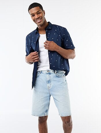 Camicia a maniche corte con apertura abbottonata