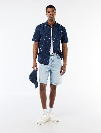 Camicia a maniche corte con apertura abbottonata