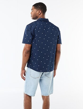 Camicia a maniche corte con apertura abbottonata