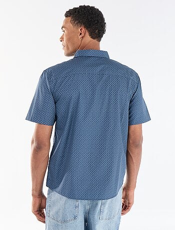 Camicia a maniche corte con apertura abbottonata