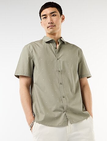 Camicia a maniche corte con apertura abbottonata