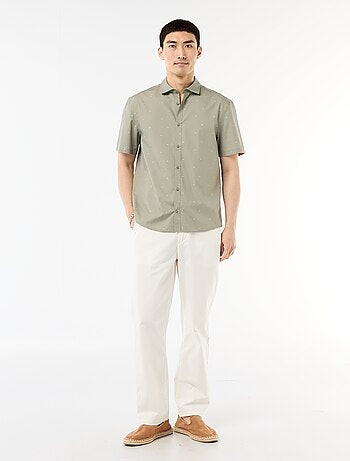 Camicia a maniche corte con apertura abbottonata