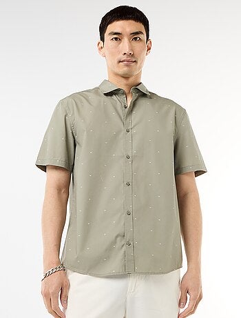 Camicia a maniche corte con apertura abbottonata