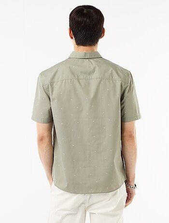 Camicia a maniche corte con apertura abbottonata