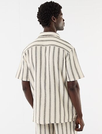 Camicia a maniche corte con collo a revers