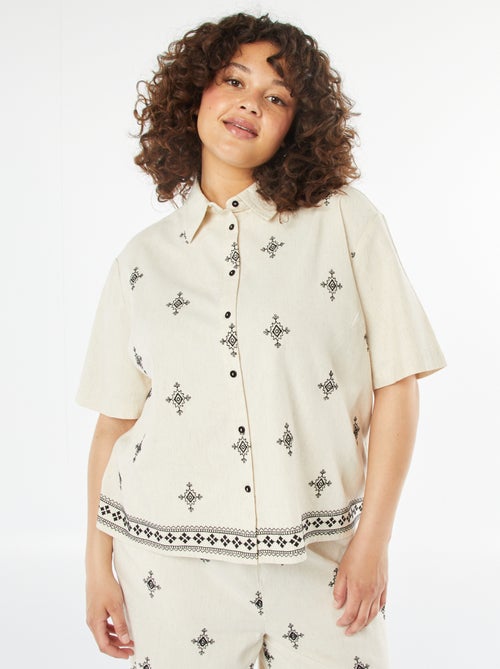 Camicia a maniche corte con motivi ricamati. - Kiabi