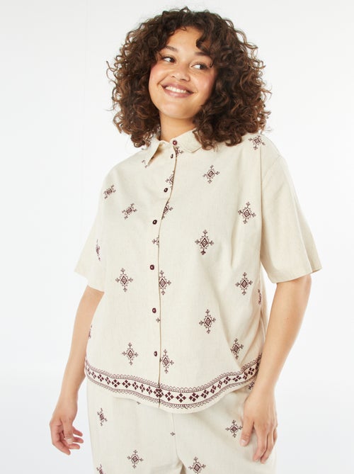 Camicia a maniche corte con motivi ricamati. - Kiabi