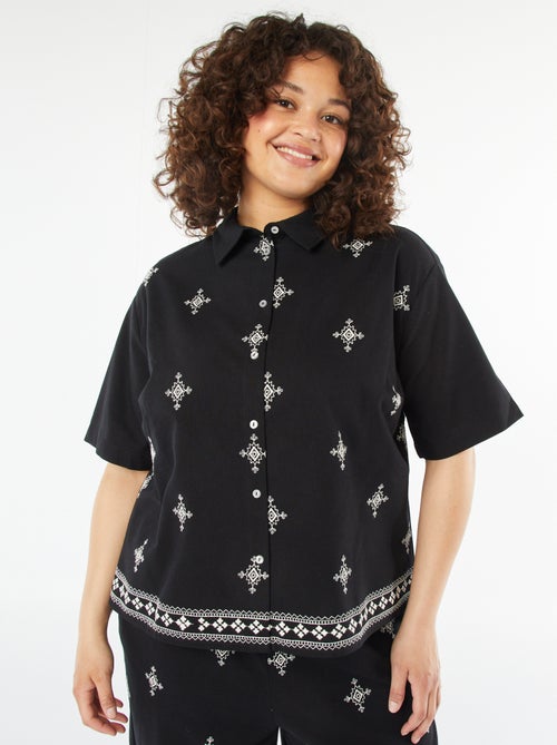 Camicia a maniche corte con motivi ricamati. - Kiabi